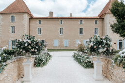 Chateau_de_la_Mothe_dordogne_white_wedding_floral_bridge
